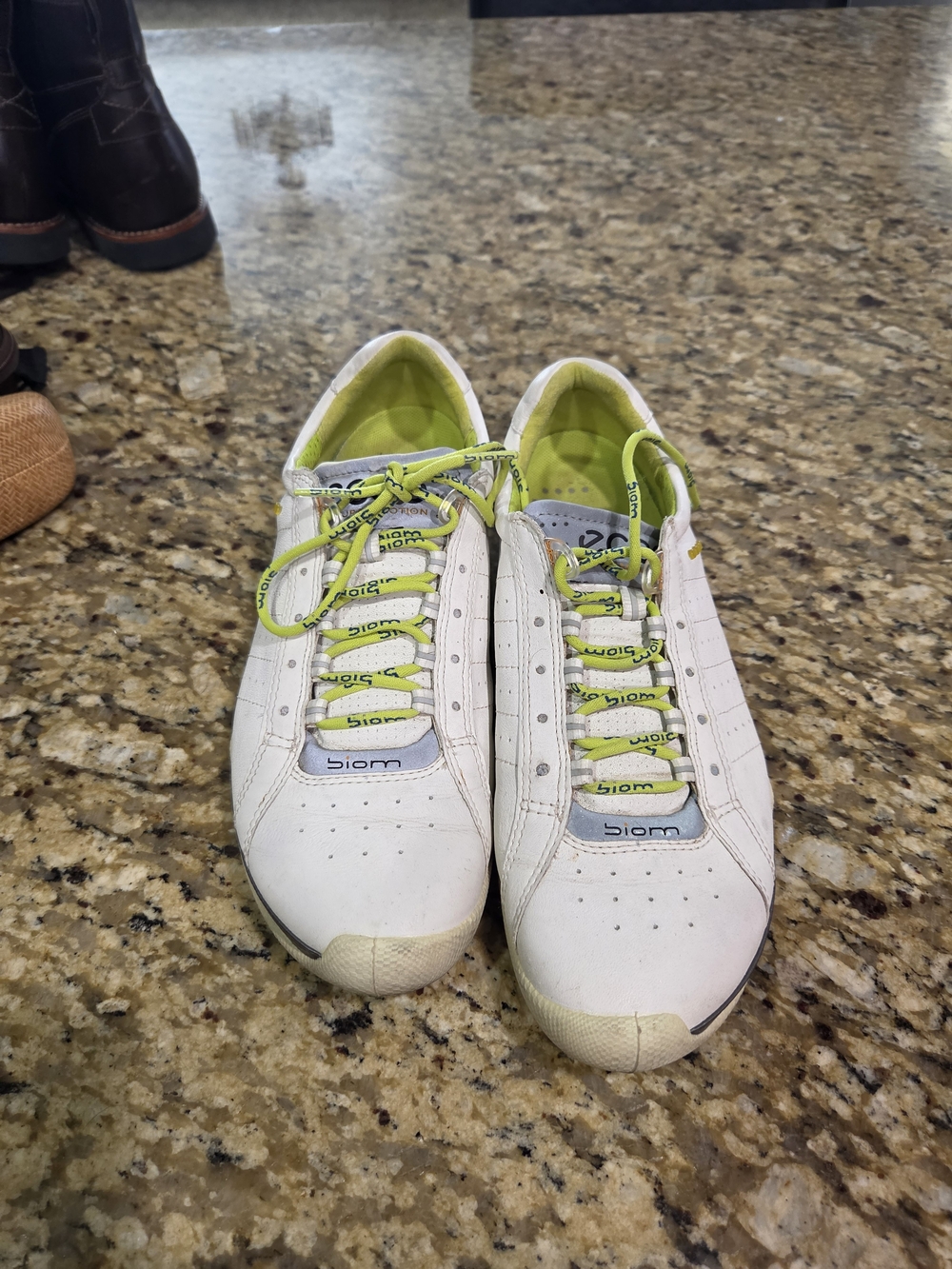 Ecco White Leather Spikless Golf Shoes with Lime Accents